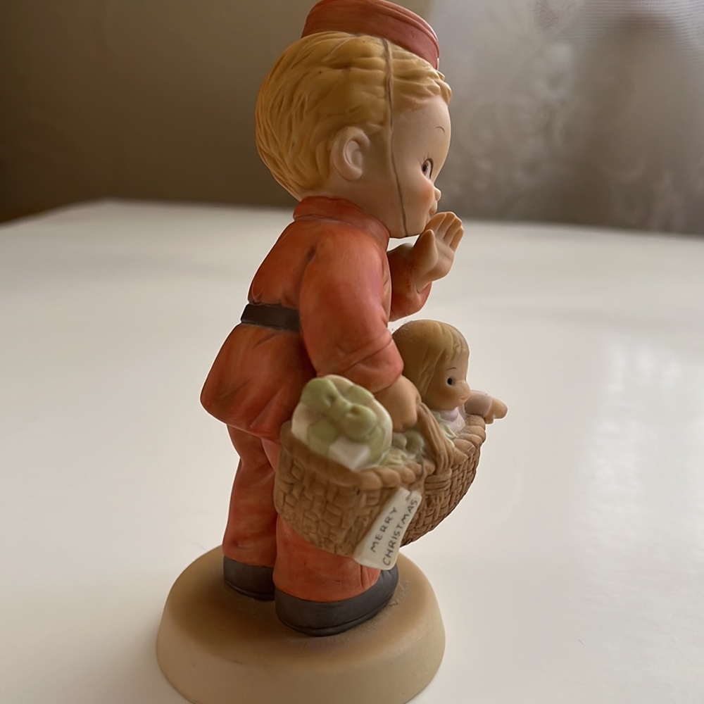 Enesco, “Special Delivery”, Memories Of Yesterday, 1998 figurine, 5.50”T - Picture 2 of 5